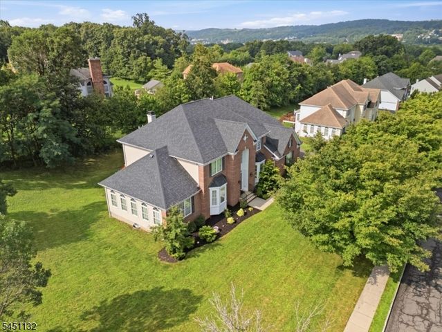 1 Cedar Ct, North Haledon Boro, NJ 07508