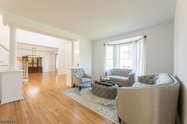 1 Cedar Ct, North Haledon Boro, NJ 07508