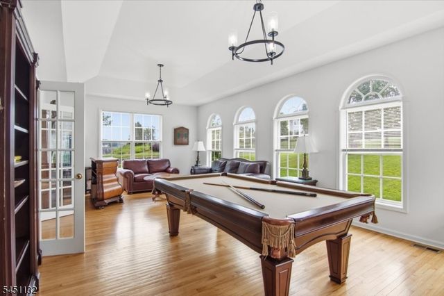 1 Cedar Ct, North Haledon Boro, NJ 07508
