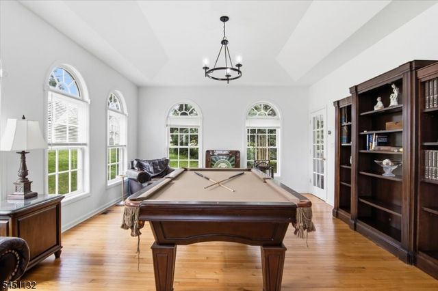 1 Cedar Ct, North Haledon Boro, NJ 07508
