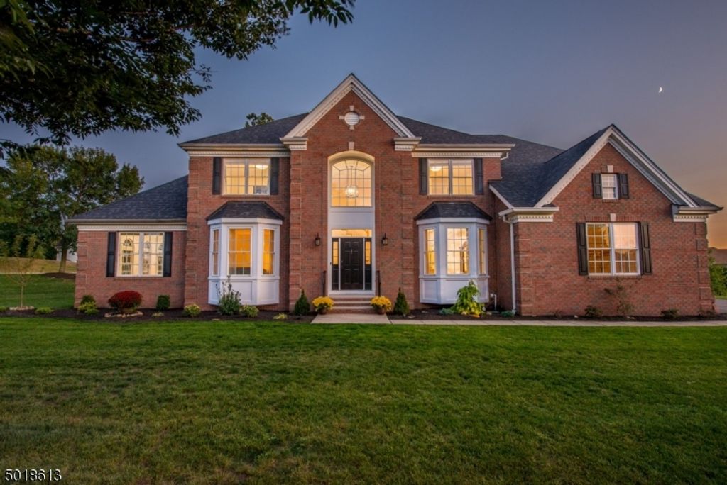 1 Cedar Ct, North Haledon Boro, NJ 07508