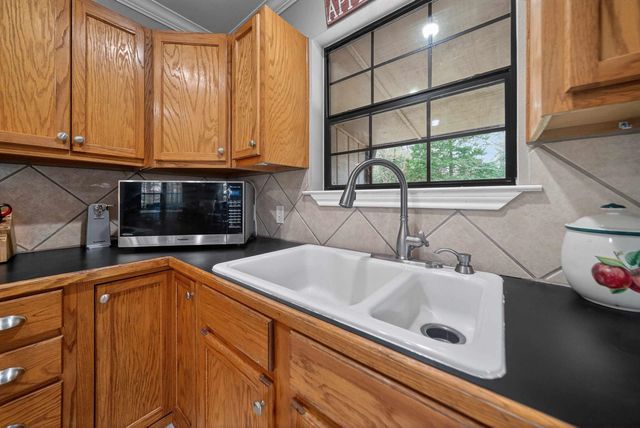 20847 Lakeview Dr, Flint, TX 75762