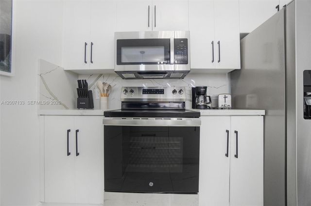 1200 Brickell Bay Dr 1907, Miami, FL 33131