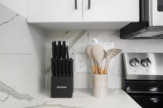 1200 Brickell Bay Dr 1907, Miami, FL 33131