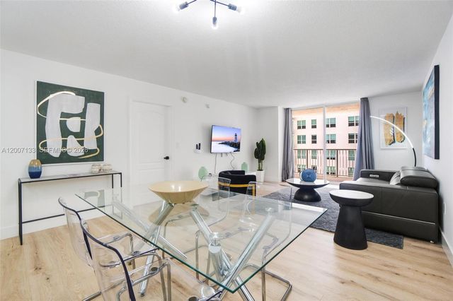 1200 Brickell Bay Dr 1907, Miami, FL 33131