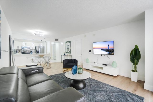 1200 Brickell Bay Dr 1907, Miami, FL 33131