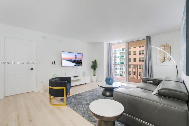 1200 Brickell Bay Dr 1907, Miami, FL 33131