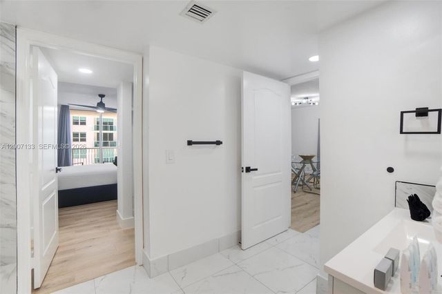 1200 Brickell Bay Dr 1907, Miami, FL 33131