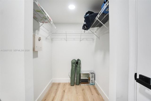 1200 Brickell Bay Dr 1907, Miami, FL 33131