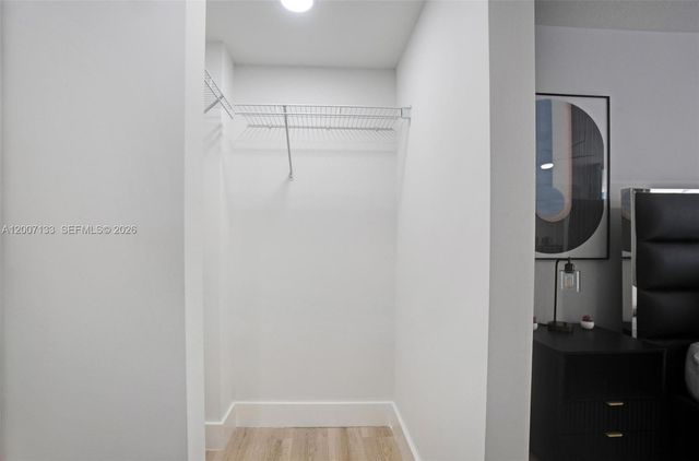 1200 Brickell Bay Dr 1907, Miami, FL 33131