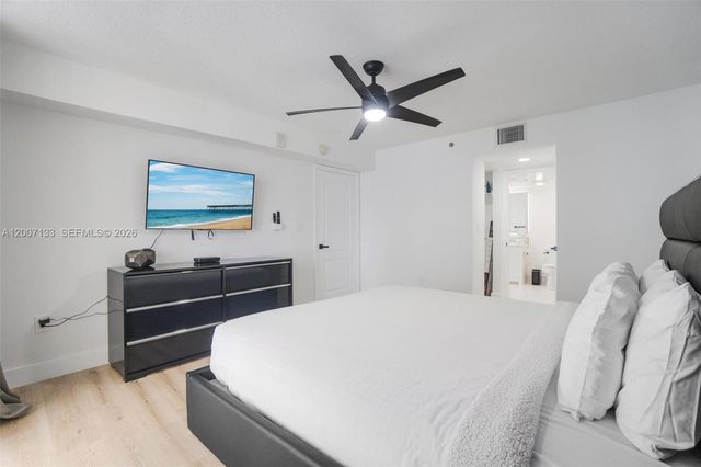 1200 Brickell Bay Dr 1907, Miami, FL 33131