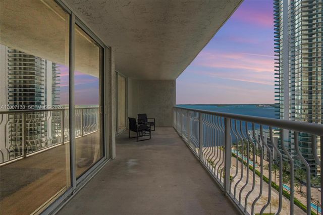 1200 Brickell Bay Dr 1907, Miami, FL 33131