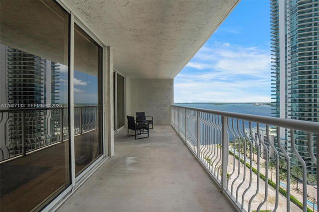 1200 Brickell Bay Dr 1907, Miami, FL 33131