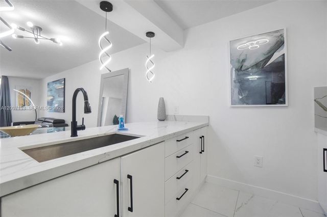 1200 Brickell Bay Dr 1907, Miami, FL 33131