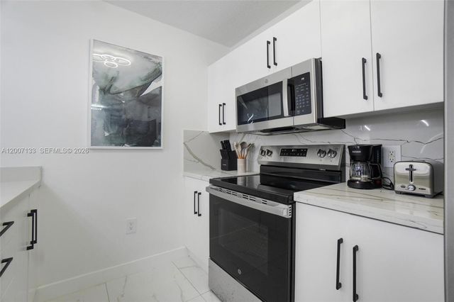 1200 Brickell Bay Dr 1907, Miami, FL 33131