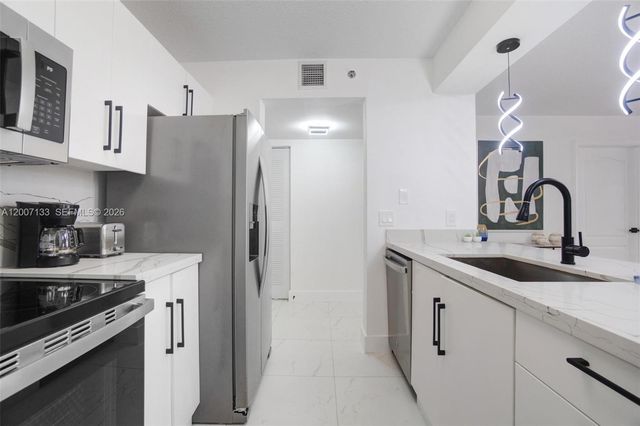 1200 Brickell Bay Dr 1907, Miami, FL 33131