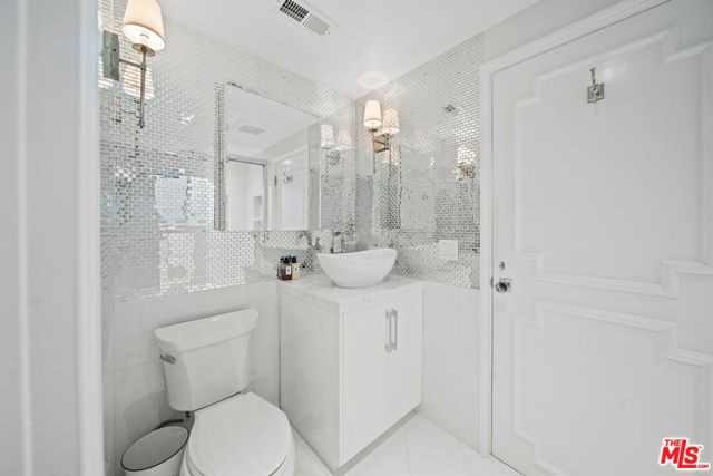 1455 Rising Glen, Los Angeles, CA 90069