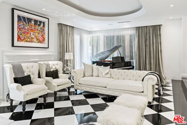 1455 Rising Glen, Los Angeles, CA 90069