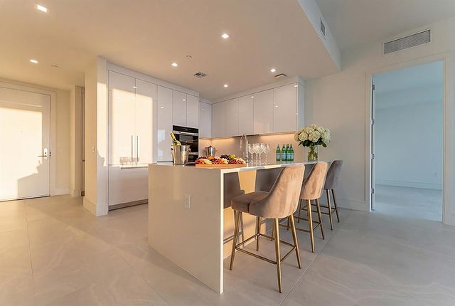 220 Lake Shore Drive 1011, Lake Park, FL 33403