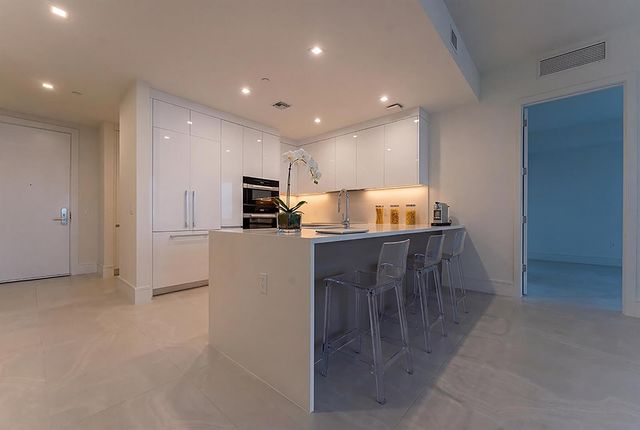 220 Lake Shore Drive 1011, Lake Park, FL 33403
