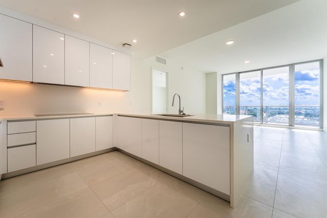 220 Lake Shore Drive 1011, Lake Park, FL 33403