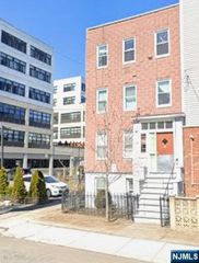 60 Laidlaw Avenue, Jersey City, NJ 07306