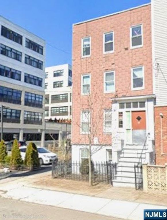 60 Laidlaw Avenue, Jersey City, NJ 07306