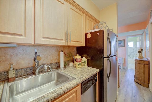1815 N Surf Road 403, Hollywood, FL 33019