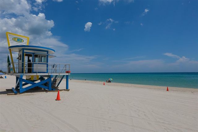 1815 N Surf Road 403, Hollywood, FL 33019