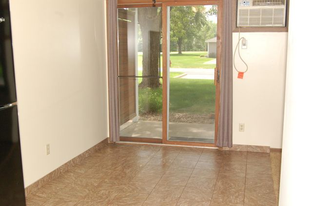 7600 157th Street W 105, Apple Valley, MN 55124