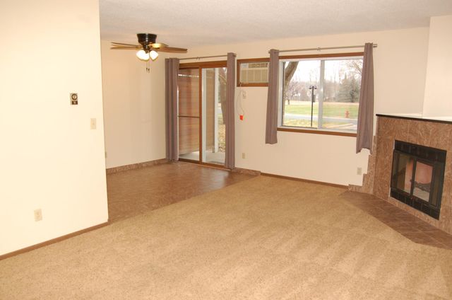 7600 157th Street W 105, Apple Valley, MN 55124