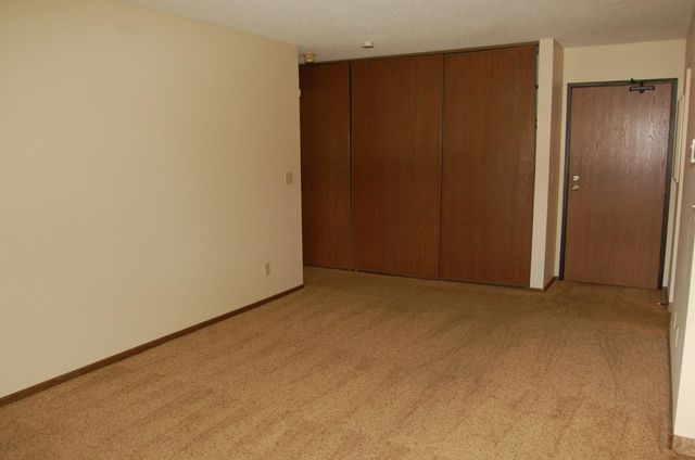 7600 157th Street W 105, Apple Valley, MN 55124