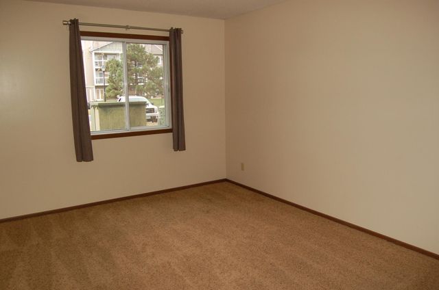 7600 157th Street W 105, Apple Valley, MN 55124