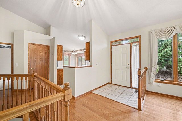 8819 Stonebrooke Court, Woodbury, MN 55125