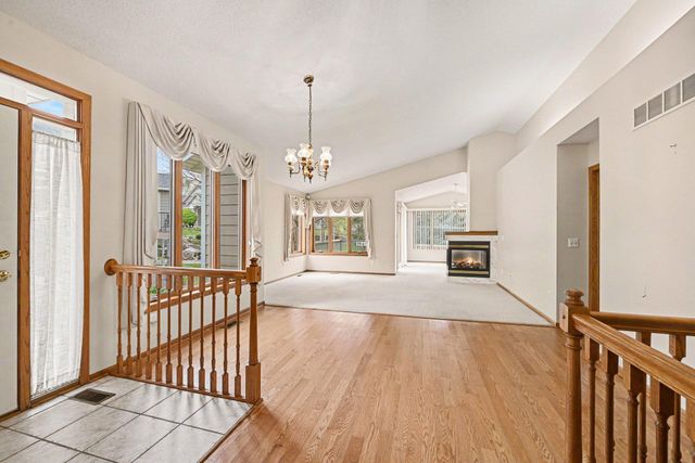 8819 Stonebrooke Court, Woodbury, MN 55125