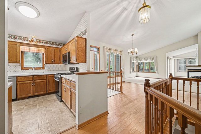 8819 Stonebrooke Court, Woodbury, MN 55125