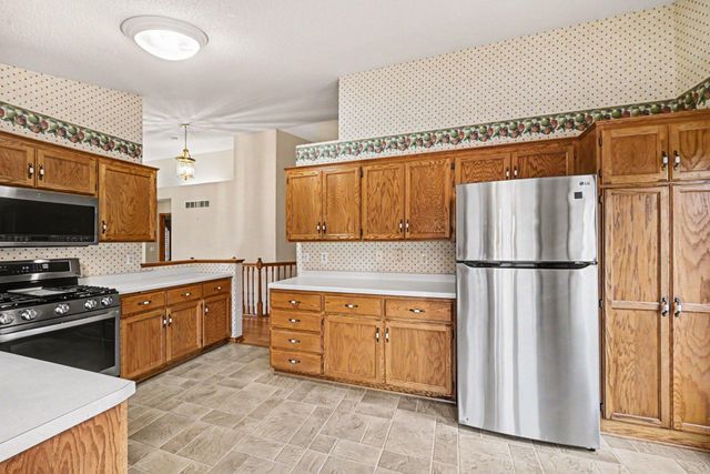 8819 Stonebrooke Court, Woodbury, MN 55125