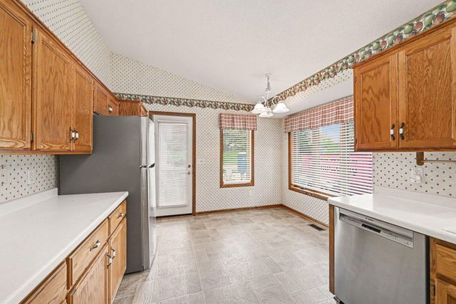 8819 Stonebrooke Court, Woodbury, MN 55125