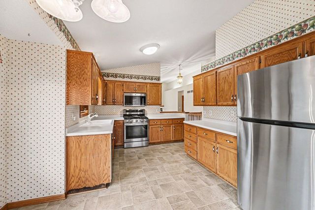 8819 Stonebrooke Court, Woodbury, MN 55125