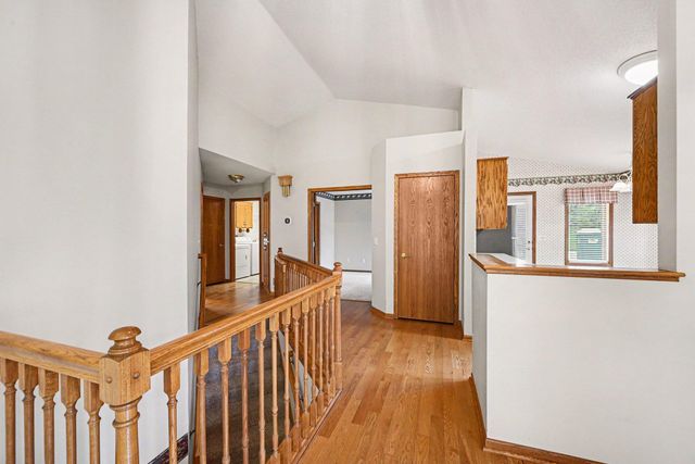 8819 Stonebrooke Court, Woodbury, MN 55125