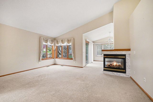 8819 Stonebrooke Court, Woodbury, MN 55125