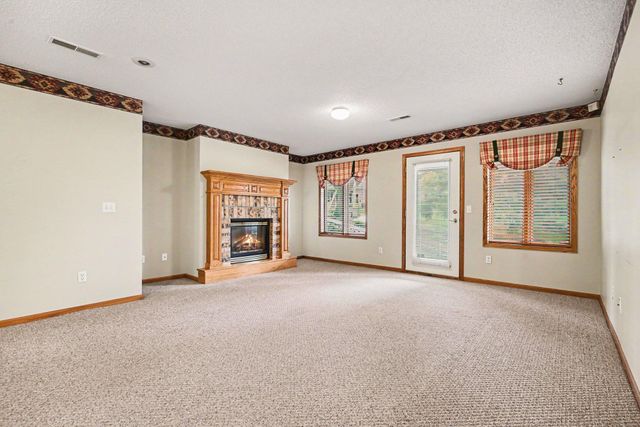 8819 Stonebrooke Court, Woodbury, MN 55125