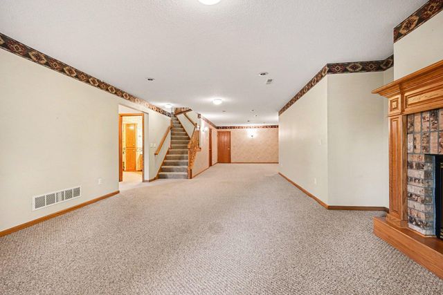 8819 Stonebrooke Court, Woodbury, MN 55125