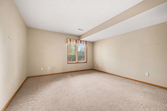 8819 Stonebrooke Court, Woodbury, MN 55125