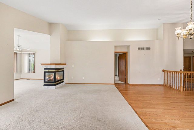 8819 Stonebrooke Court, Woodbury, MN 55125