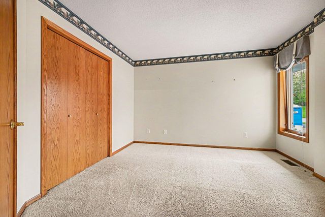 8819 Stonebrooke Court, Woodbury, MN 55125