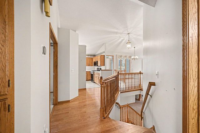 8819 Stonebrooke Court, Woodbury, MN 55125