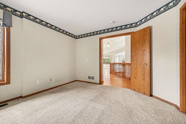 8819 Stonebrooke Court, Woodbury, MN 55125
