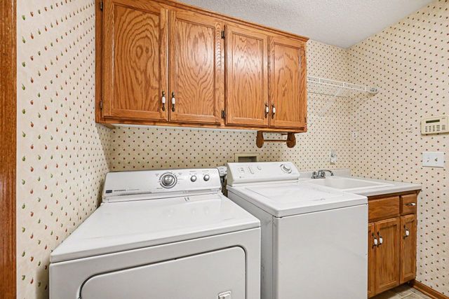 8819 Stonebrooke Court, Woodbury, MN 55125