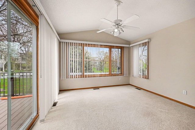 8819 Stonebrooke Court, Woodbury, MN 55125
